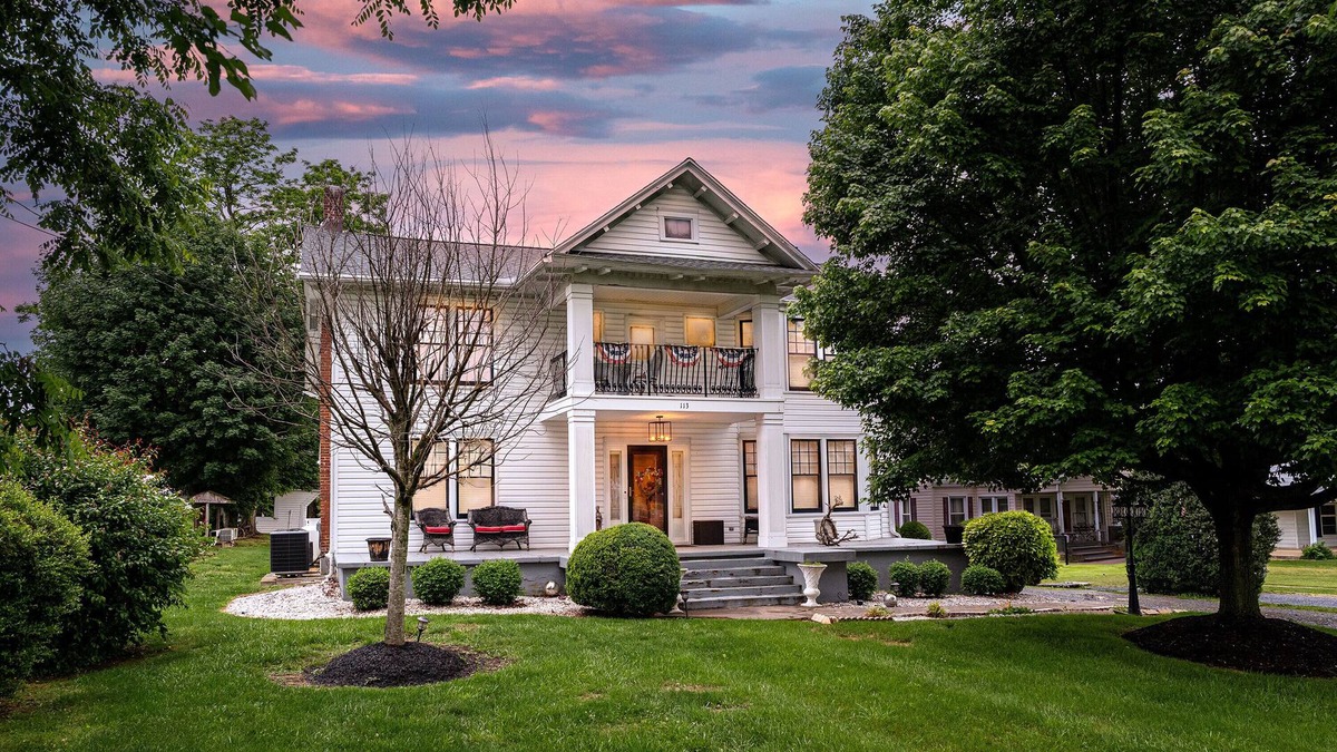 Stanley House | Discount avail! Hot tub, firepit, grill & game room—patio fun!