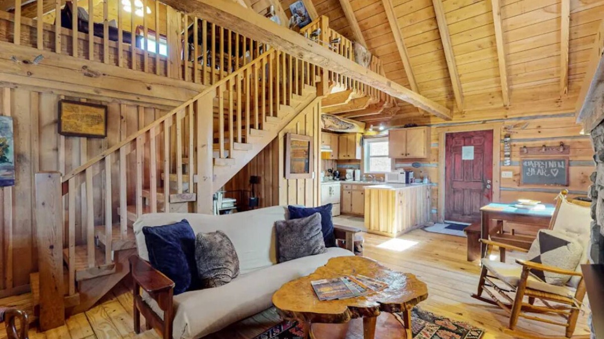 Vesta Cabin | DISCOUNTED! A Blue Ridge Haven just off the BR Parkway and wineries!