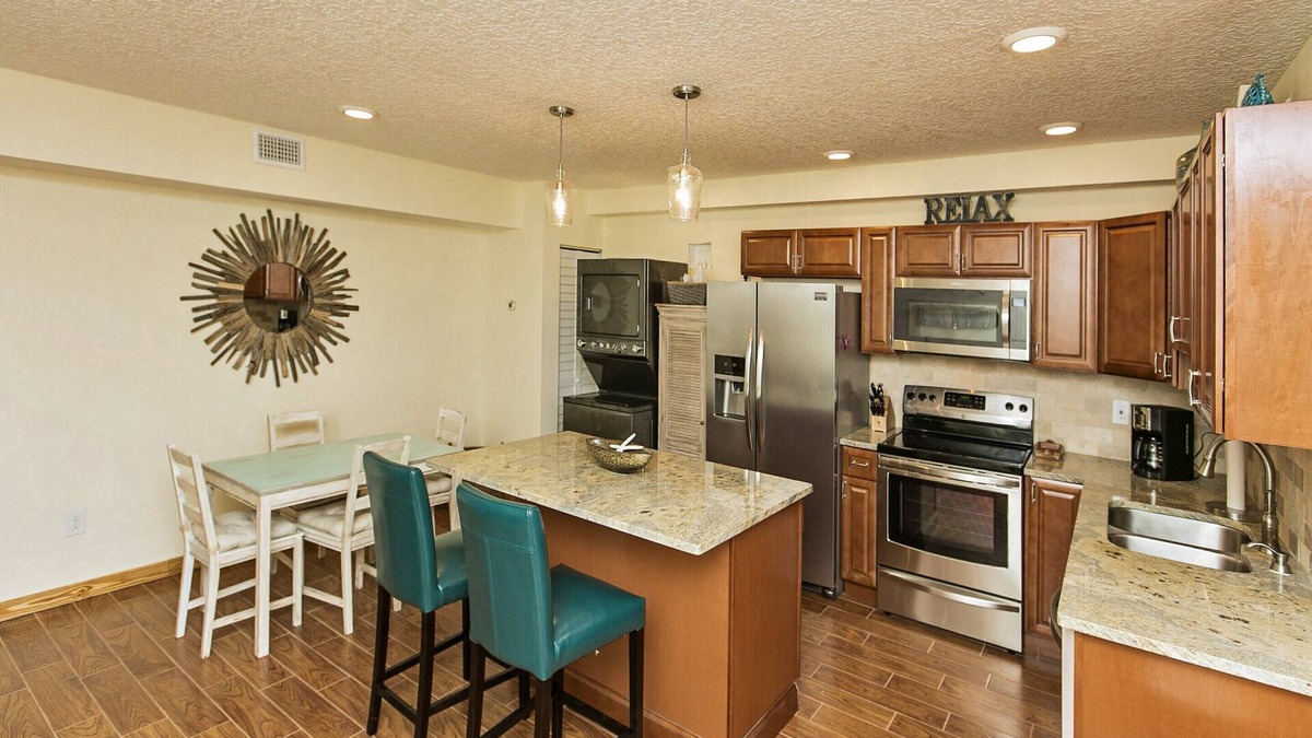 St. Augustine House | Discounted monthly stays, pet friendly, 5 min to town, deck with marsh view