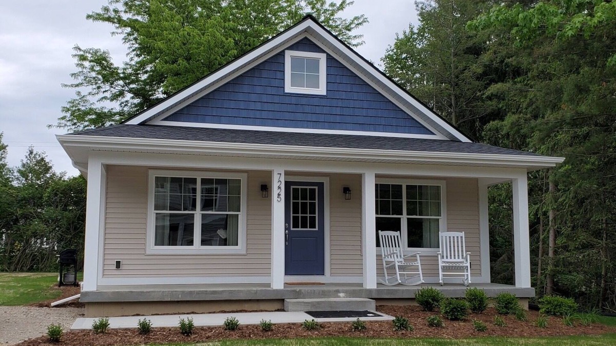 Miami Park House | Discounted rates for Fall/Winter! Lake Michigan Access, Hot tub!