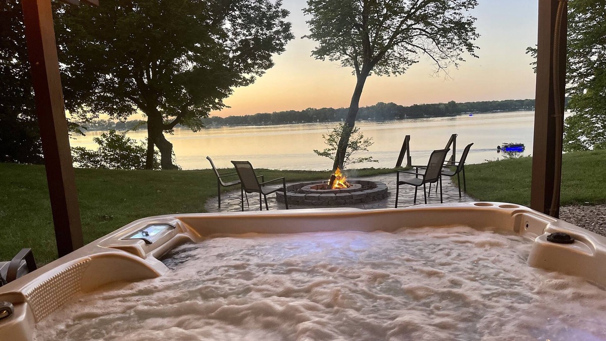 Elysian Township House | Discounted Rates! Lakefront Lodge- fish, kayak, swim, sauna, pet friendly.