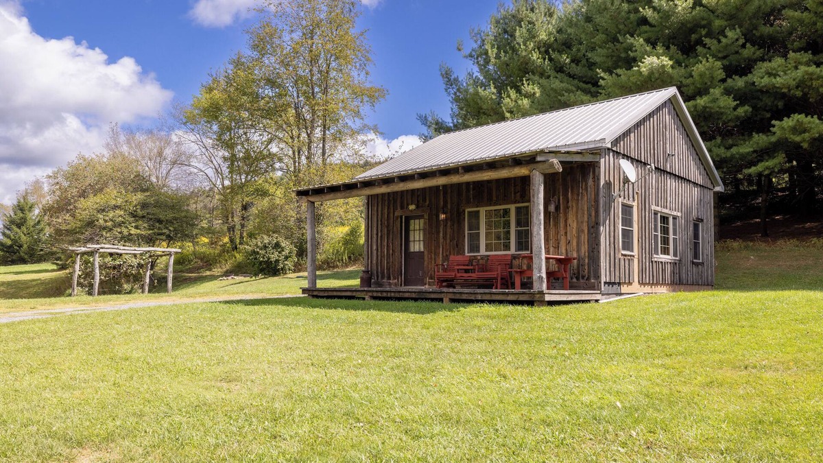 Terra Alta Cabin | Discounted Rates/Rustic Memories/Quiet Romantic Setting/Catch and Release Pond