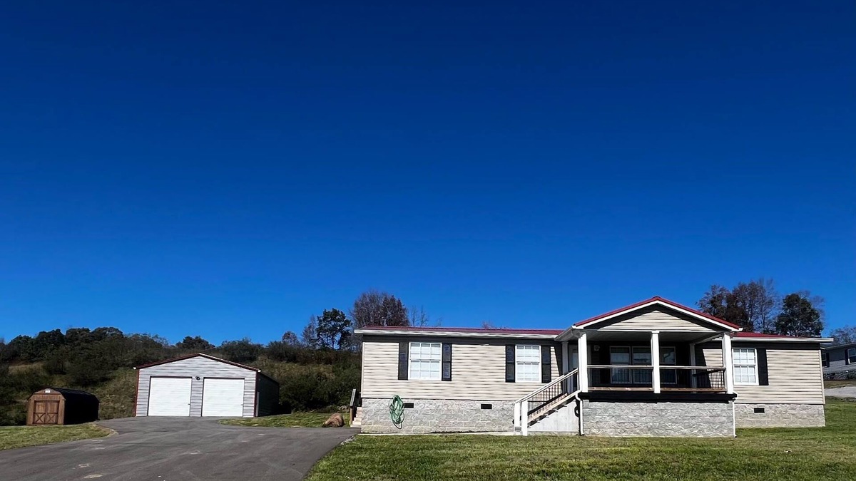 Bluewell House | Discover Absolute Retreats — Where Memories Are Made