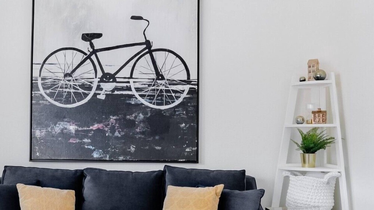 Camas Apartment | Discover an authentic mini getaway in this charming, upbeat space