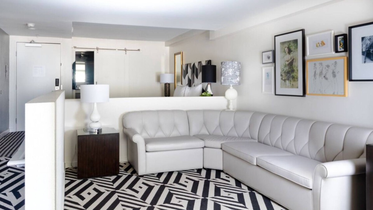 Norma Triangle Hotel | Discover an Elegant Lifestyle in LA! Pool, Pet-friendly, Near Hollywood Museum!