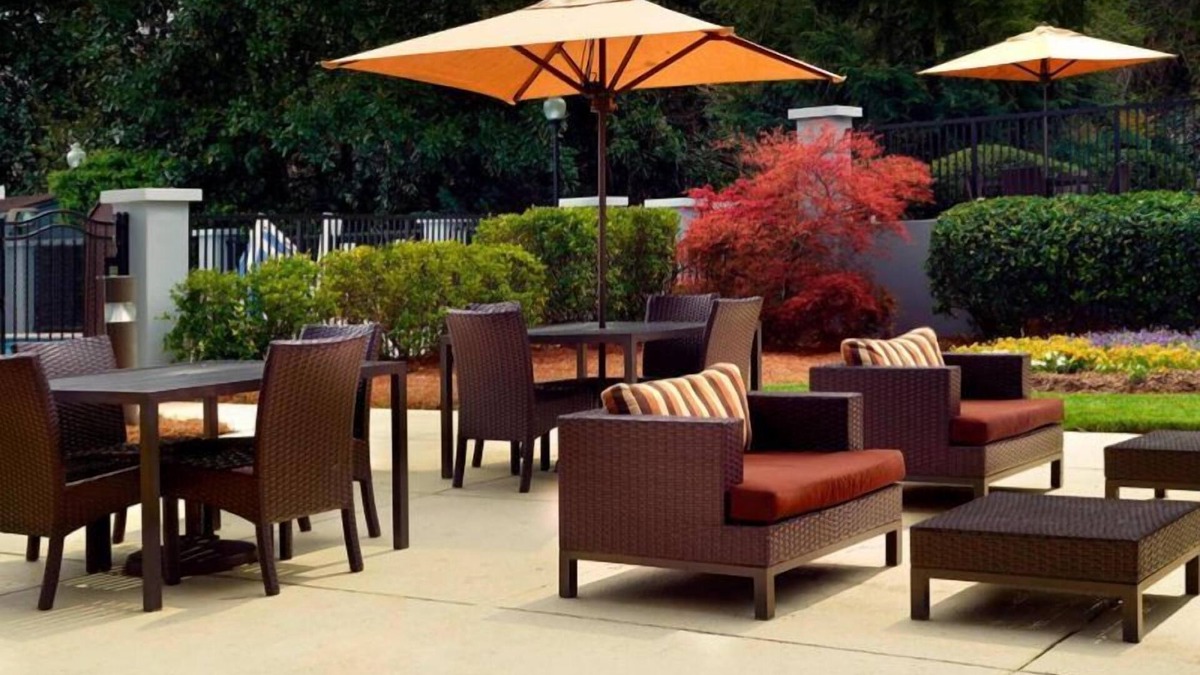 Home Park Hotel | Discover Atlanta Botanical Garden! Pets Allowed, Swimming Pool, Parking!