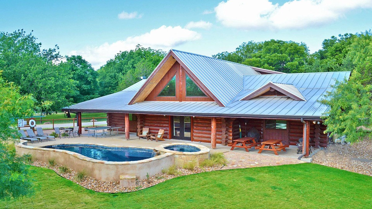 Marble Falls Cabin | Discover Bears Landing: Your Cozy Lakeside Getaway!