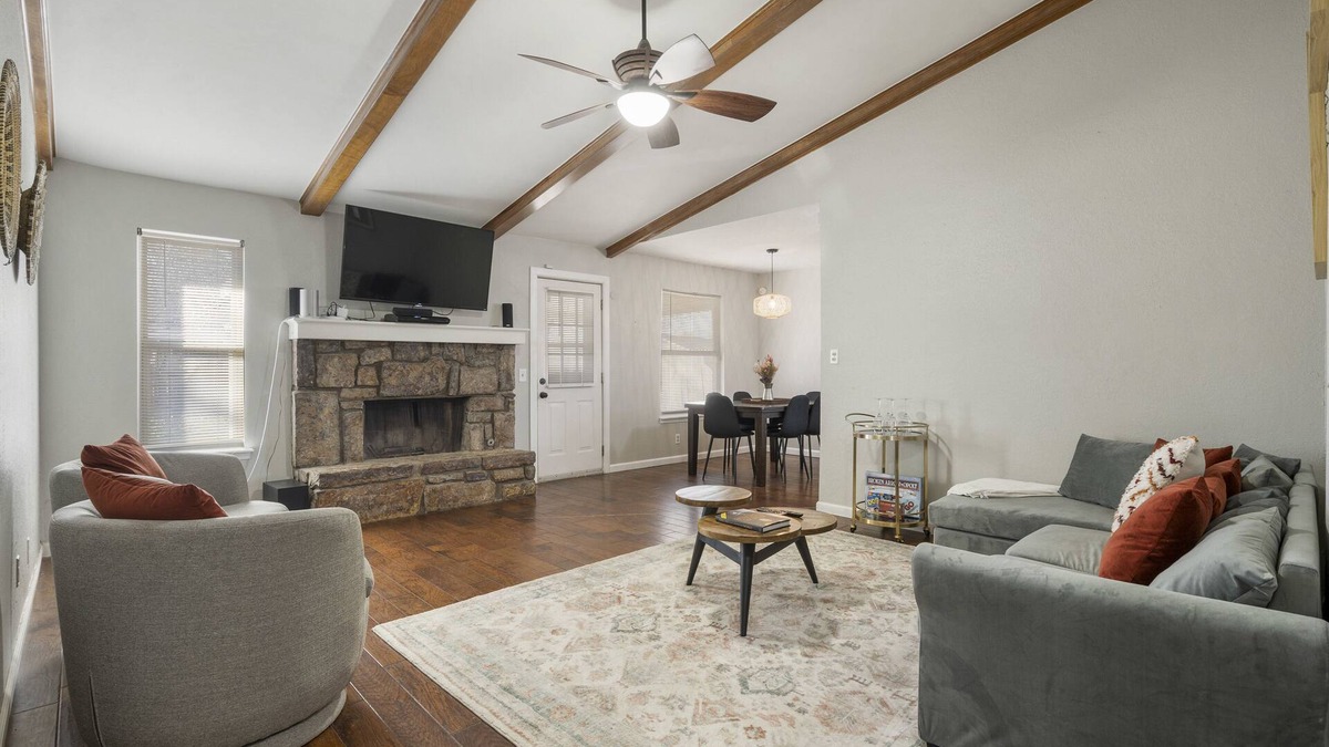 Broken Arrow House | Discover Broken Arrow charm near Oral Roberts University 14min away