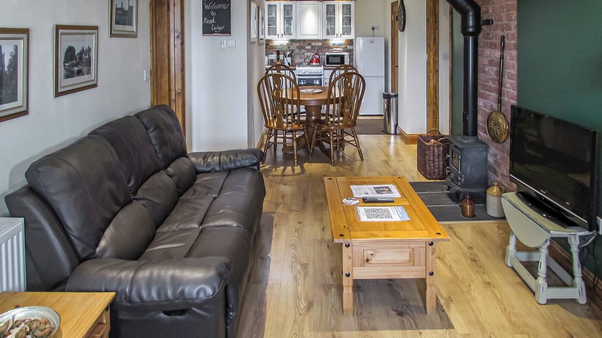 Littleport Cottage | Discover Cambridgeshire from this superb holiday lodge.