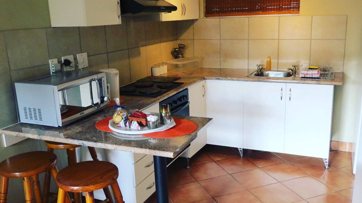 Parow North Apartment | Discover Cape Town - a Home from home