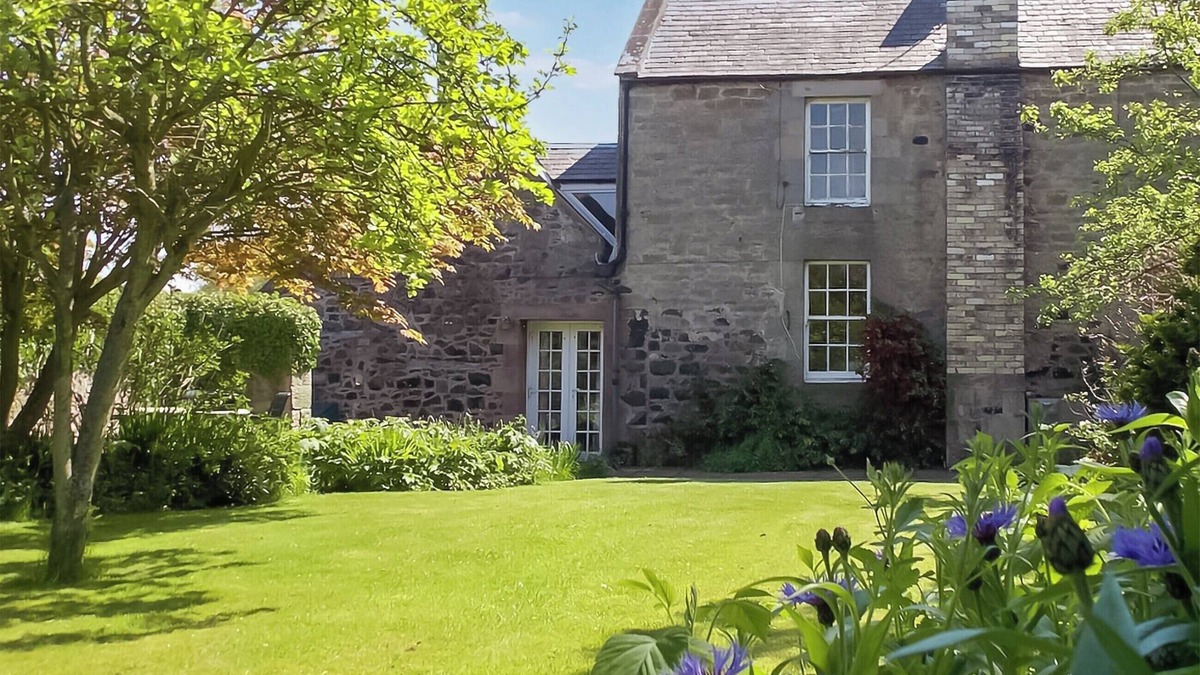 Waren Mill Cottage | Discover coastal tranquility in Millhouse Cottage on Budle Bay.