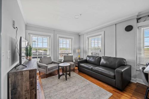 Conway House | Discover Conway Trendy Downtown Loft