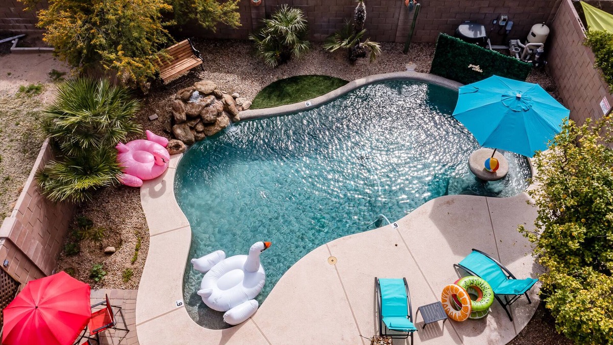 Desert Ridge House | Discover Desert View charm, steps away from shopping at Desert Ridge Marketplace