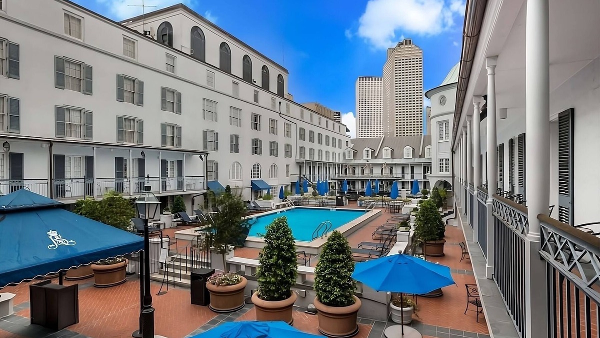 French Quarter Resort | Discover Historic Homes in French Quarter! Pets Allowed, 4 onsite bars!