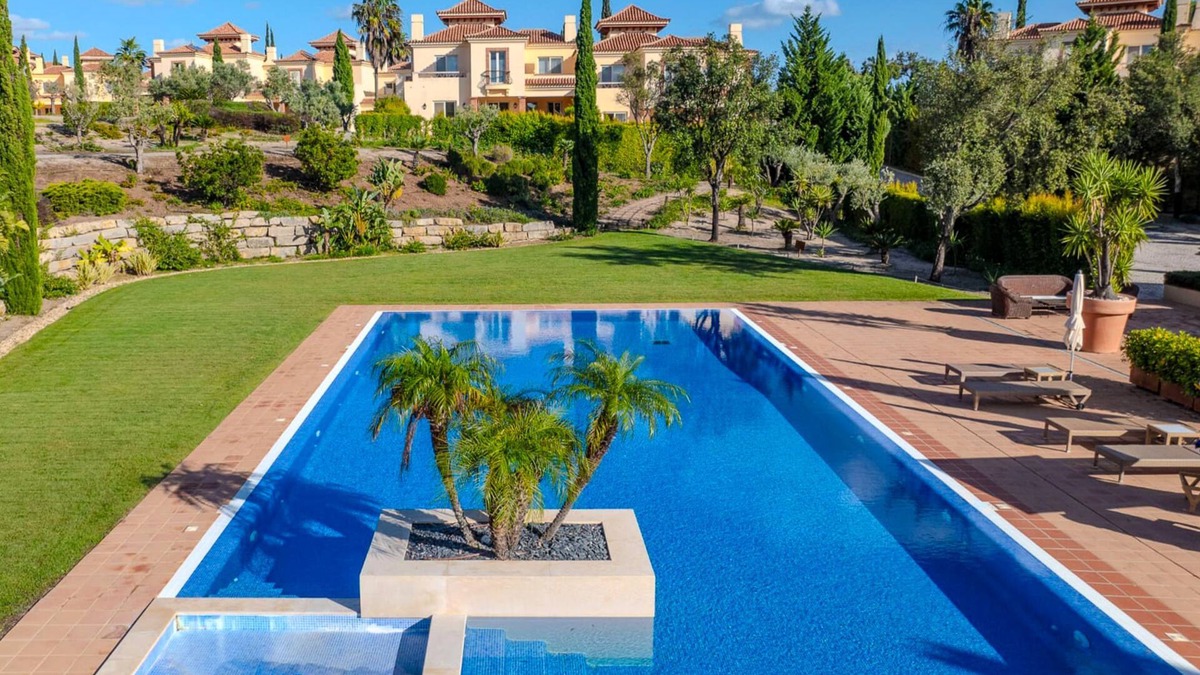 Pisa Barro de Cima Villa | Discover luxury at our 3-Bedroom Linked Villa with communal pool access