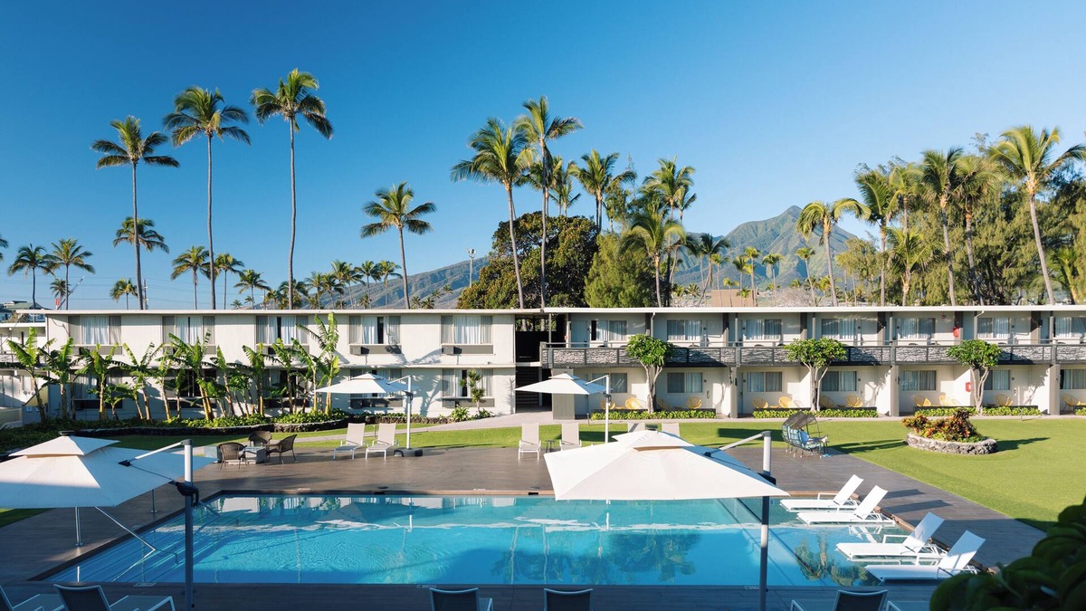 Kahului Hotel | Discover Maui’s Spirit! Outdoor Pool, 3 Pet-friendly Units
