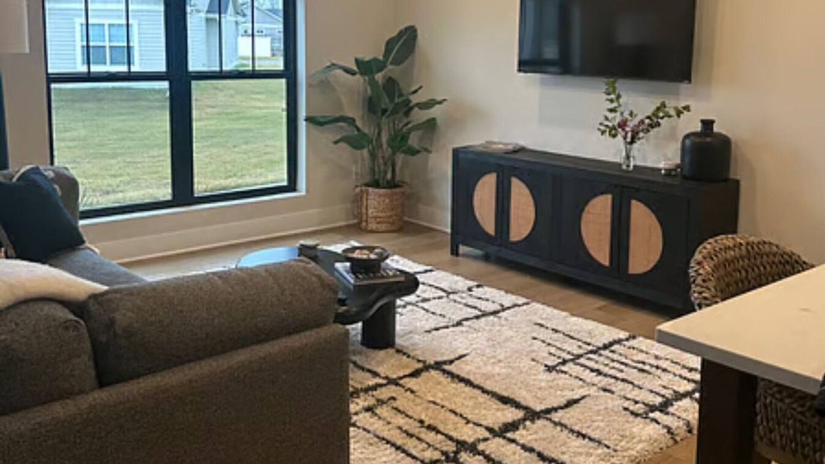 Ankeny House | Discover Modern Elegance - Luxurious, Newly-Constructed Townhouse in Ankeny