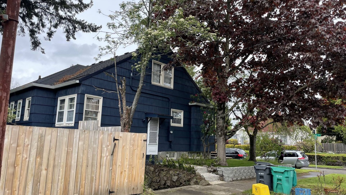 Overlook House | Discover North Portland charm near Moda Center