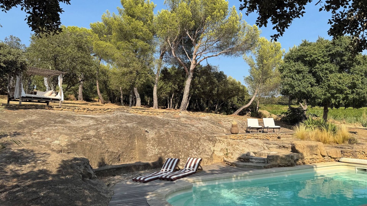 Beaumes-de-Venise Villa | Discover our charming mas with swimming pool for rent in Provence.