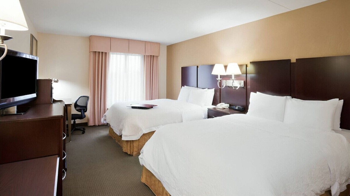 Lino Lakes House | Discover Our Stunning Room and Fabulous Amenities!