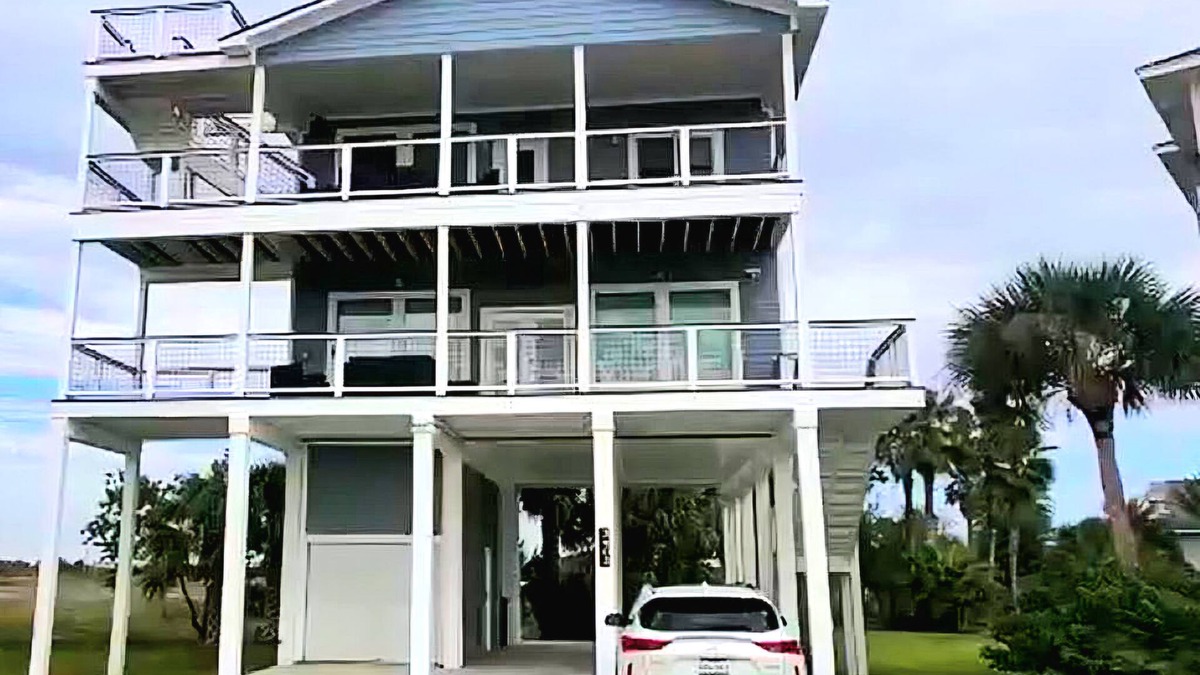 Pirates Beach House | Discover Paradise , Brand New Luxury Home in Pirates Beach, Excellent reviews !