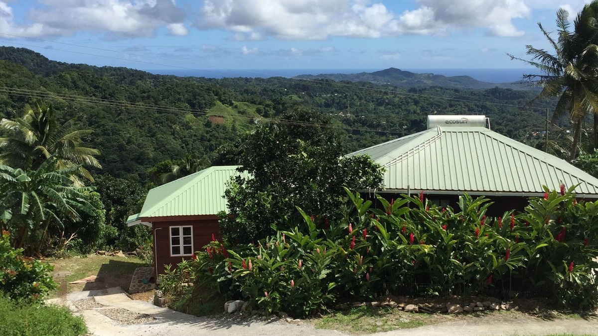Belle Plaine Cottage | Discover Secluded Serenity at Montete Hideaway Cottage