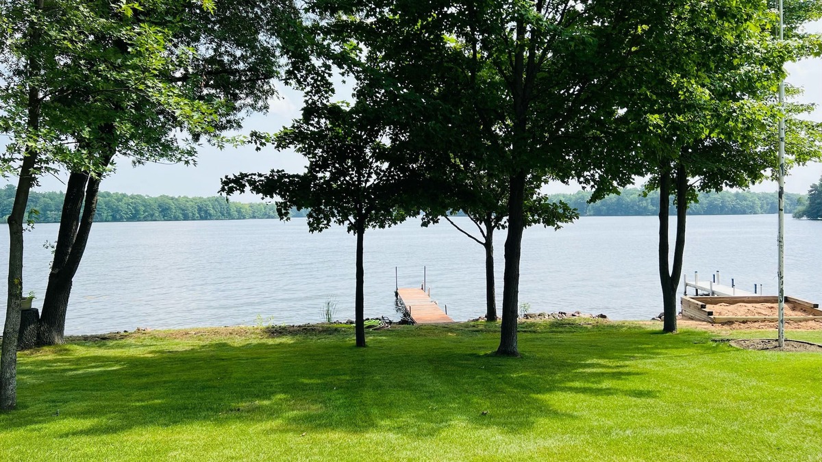 Holcombe Cabin | Discover Serenity at 'Holcombe Haven': Your Lakeside Cabin Retreat Awaits!