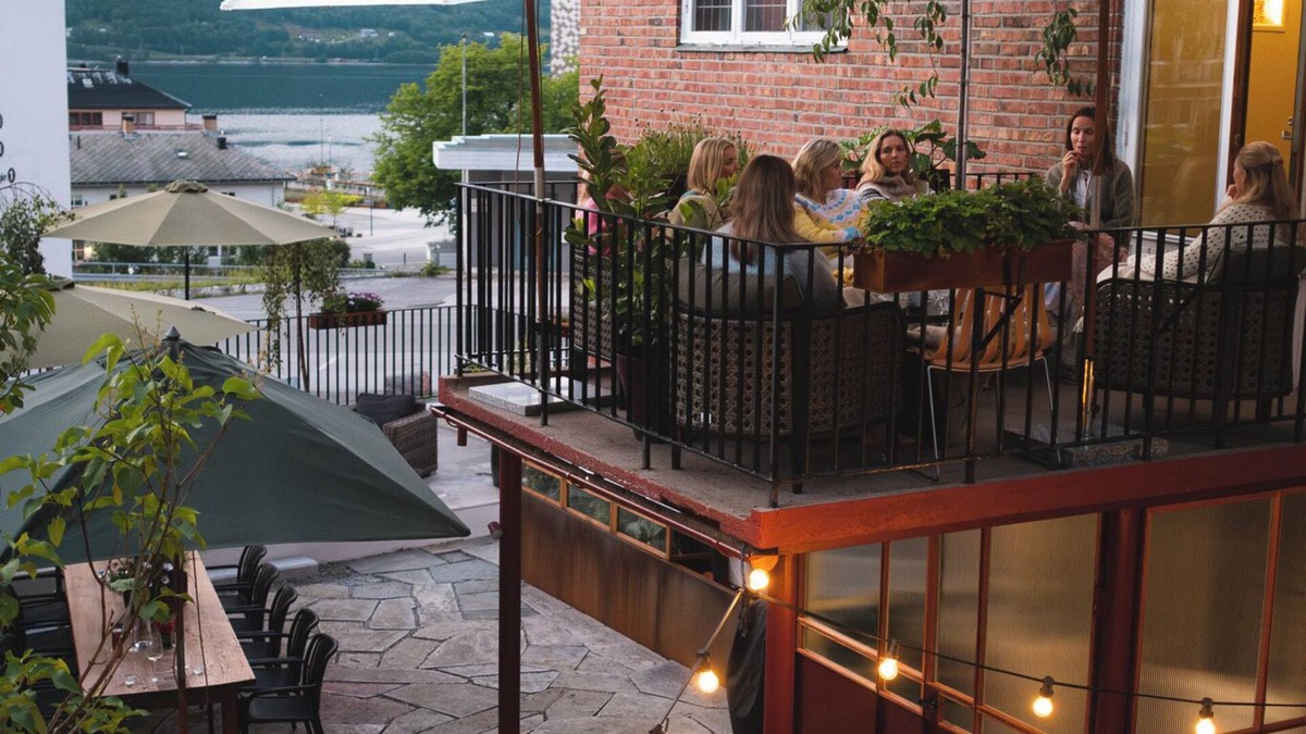 Andalsnes Villa | Discover the breathtaking beauty of Norway at Villa Romsdalen.