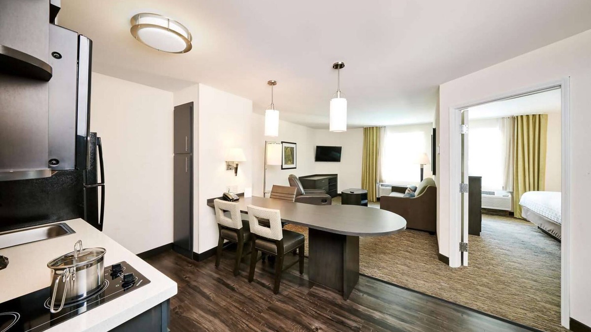 East Congress Hotel | Discover the Texas State Capitol from Prime Location w/Self Parking & Breakfast