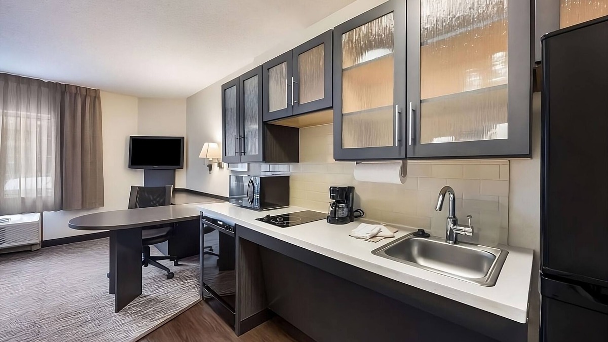 East Congress Hotel | Discover the Texas State Capitol from Prime Location w/Self Parking & Breakfast