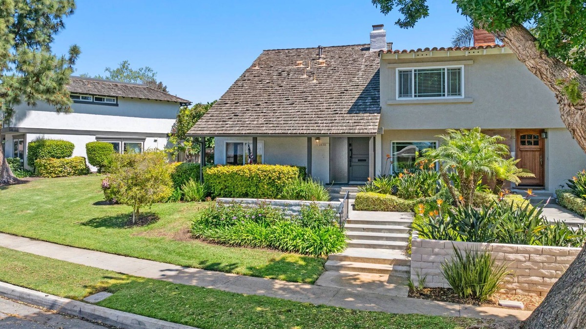 East Bluff House | Discover Tranquil Luxury: Your Perfect Family Retreat in Newport Beach Eastbluff