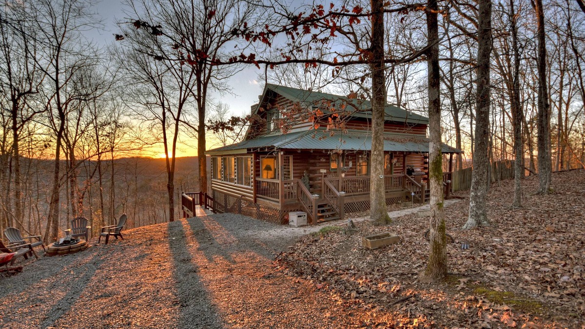Ellijay Cabin | Discover Treetop Getaway -Pet-friendly retreat with panoramic mountain views, hot tub, firepit, fenced yard, WiFi, and a game-room