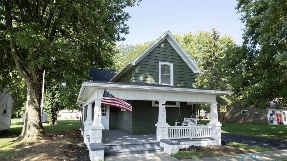Findlay House | Discover University charm, just steps away