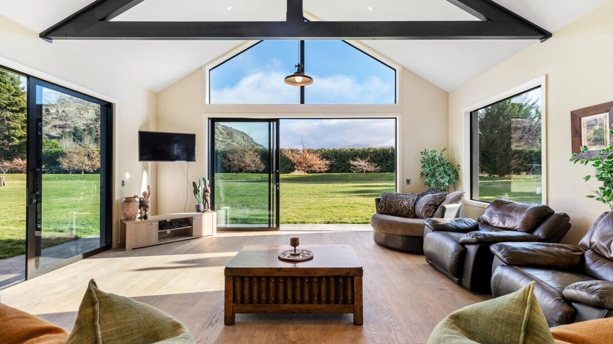 Arrow Junction House | Discover Your Ideal Kiwi Retreat in Queenstown