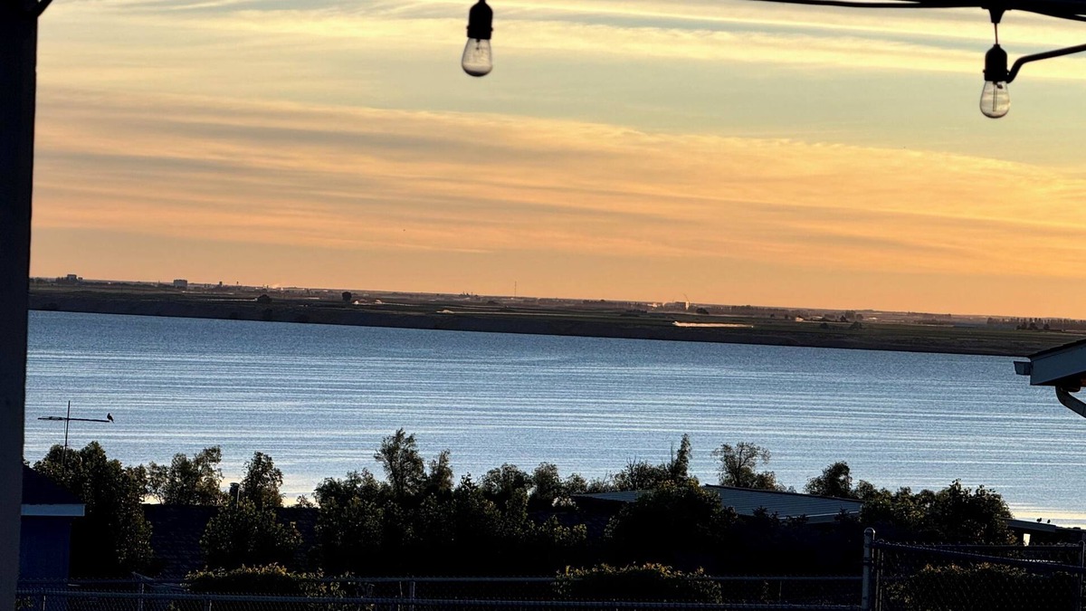 Moses Lake House | ​Discover Your Perfect Getaway at Potholes Reservoir
