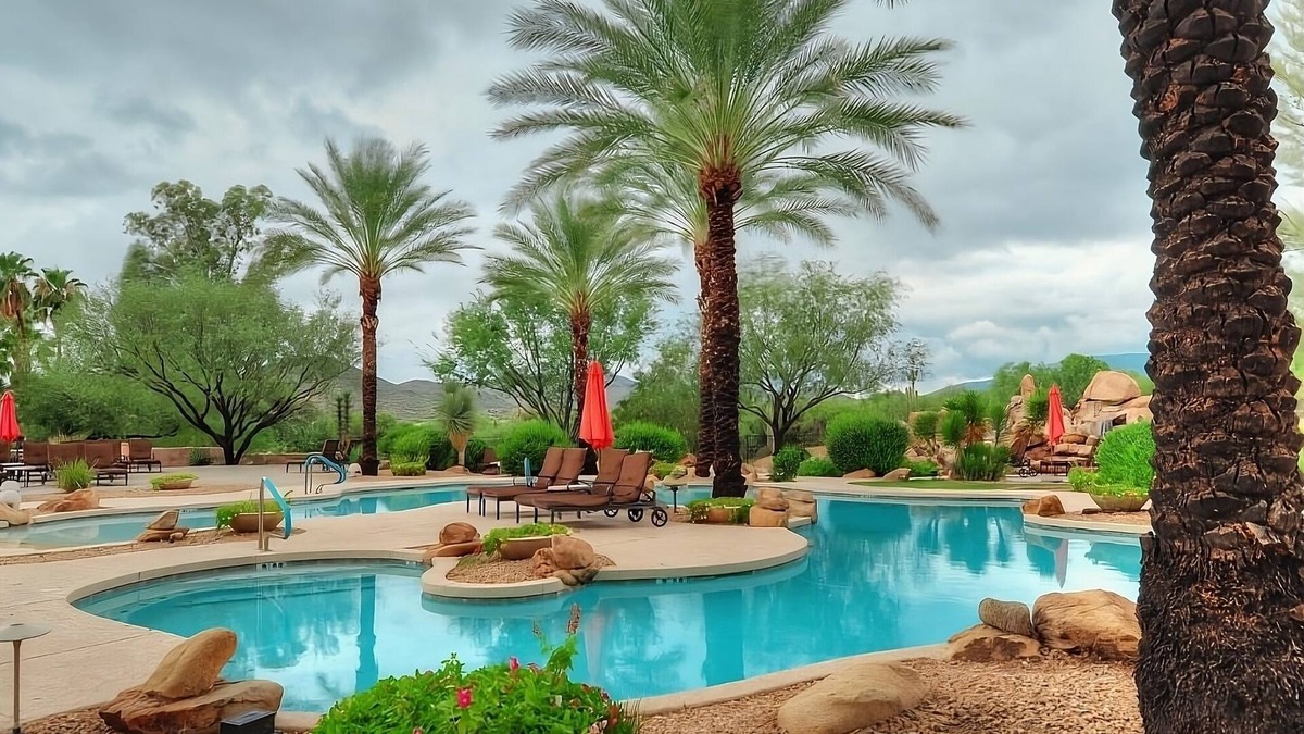 Cave Creek Hotel | Discover Your Retreat! Full Kitchen, Swimming Pool, Free Parking!