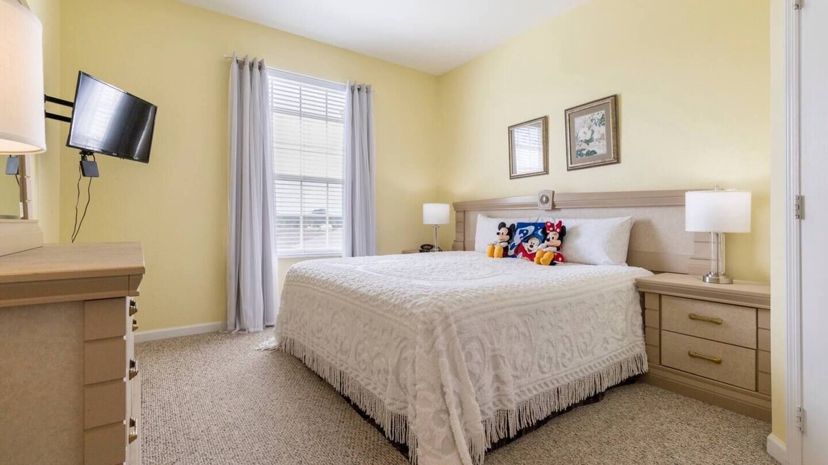 Windsor Palms Condo | Disney, Universal, Seaworld, Orlando,MCO Airport. No resort, parking, wi-fi fee
