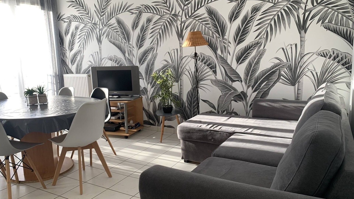 Montevrain Apartment | Disneyland Paris 3 minutes away, sleeps 8, 2 bedrooms.
