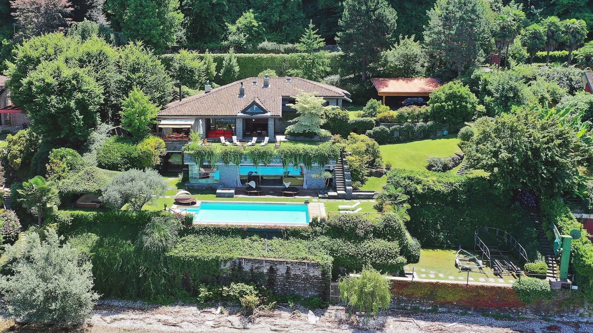 Ispra Villa | Distinctive stylish villa with pool directly on the lake shore! - Villa Isa