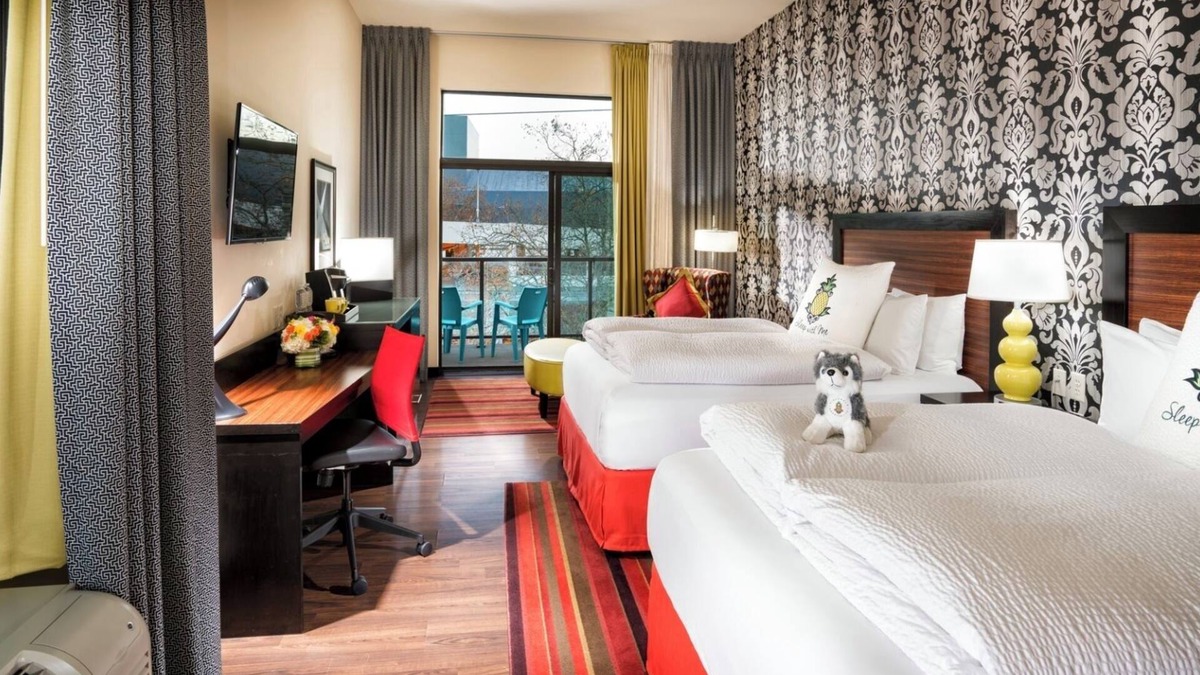 Lower Queen Anne Hotel | Diva Two Queen Junior Suite at Staypineapple, The Maxwell Hotel, Seattle Center