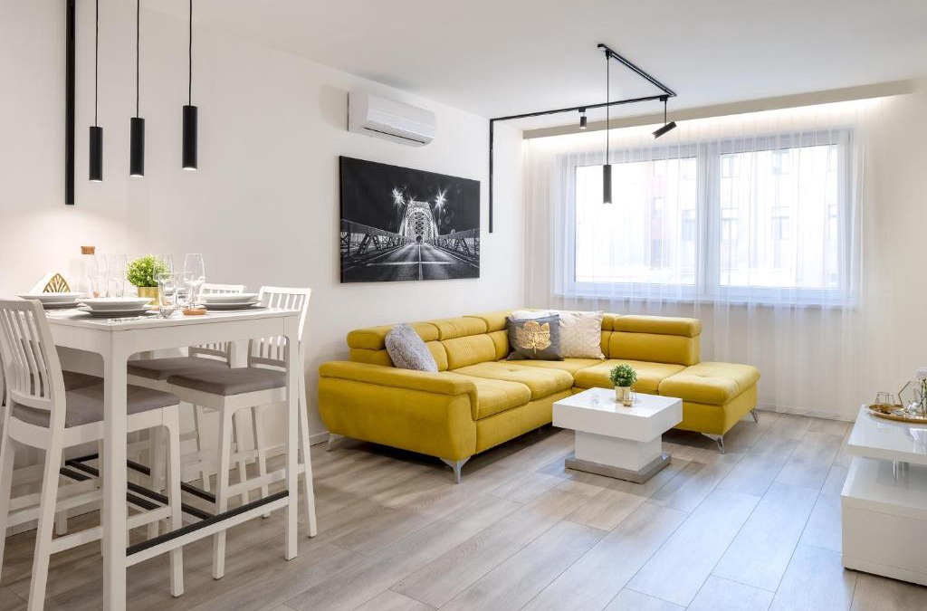Gyor Apartment | Divat Apartments - Central Smart Homes