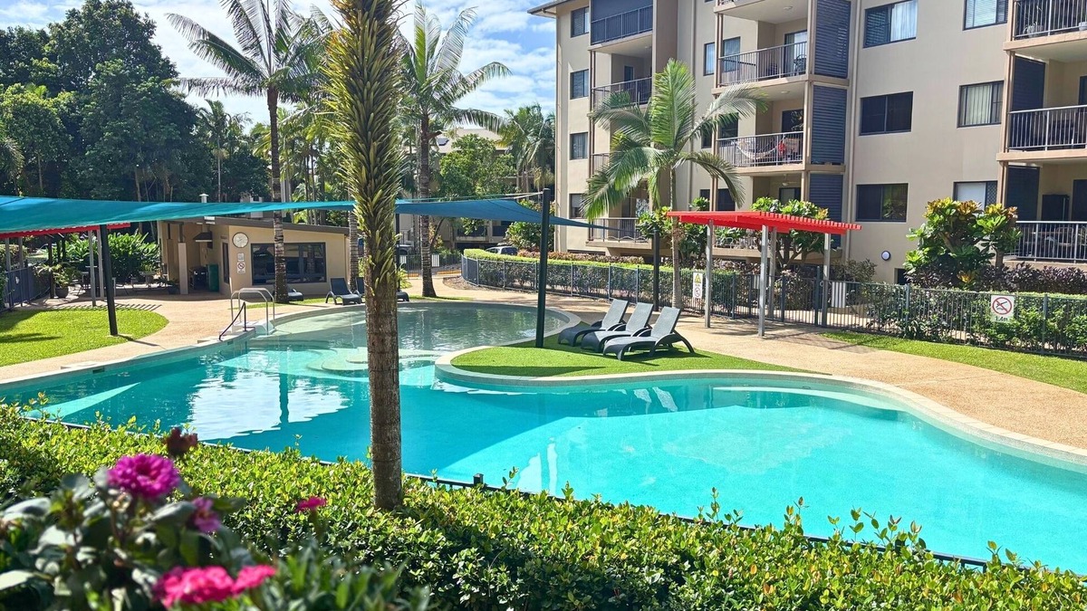 Earlville Apartment | Dive In – Cairns Poolside Stay