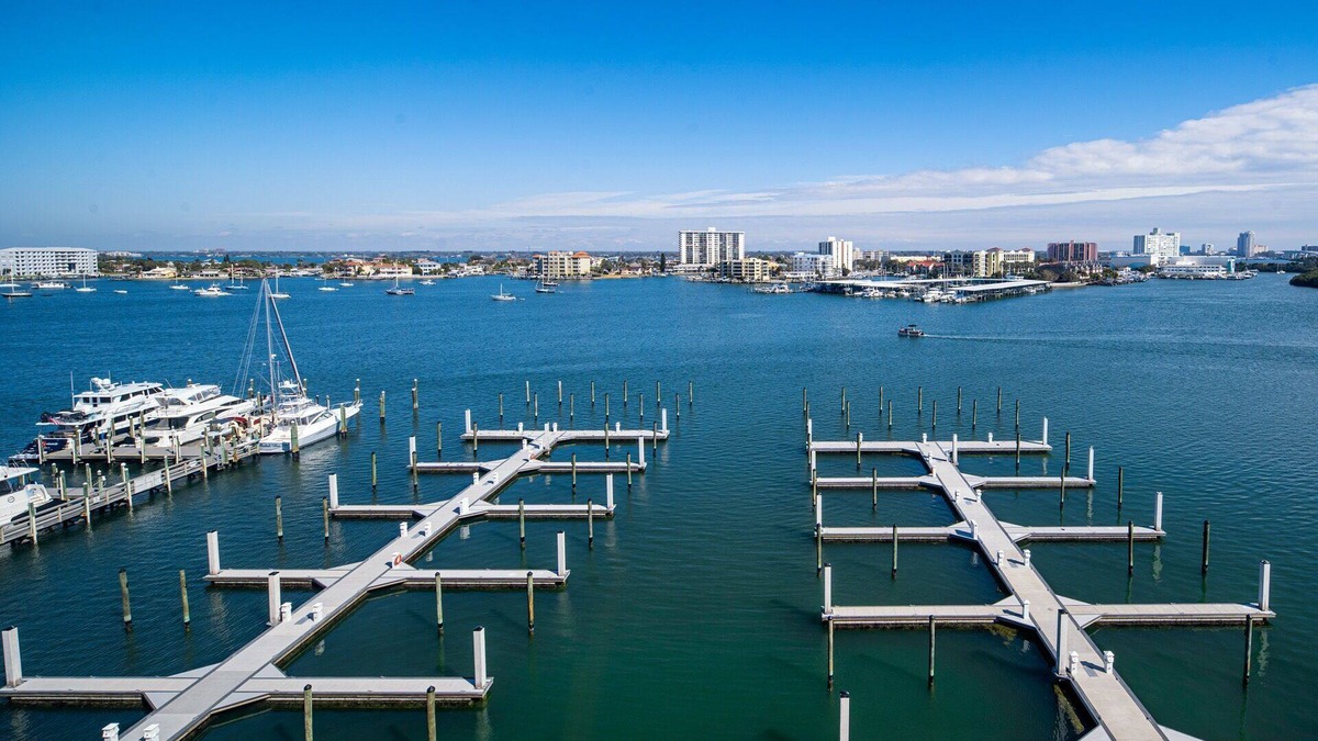 Clearwater Beach Hotel | Dive Into Your Dream Vacation! Outdoor Pool, Onsite Restaurant, Walk To Beach