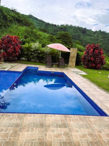 Nocaima Villa | Divina Finca Nueva llegando a Villeta para 6 a 8