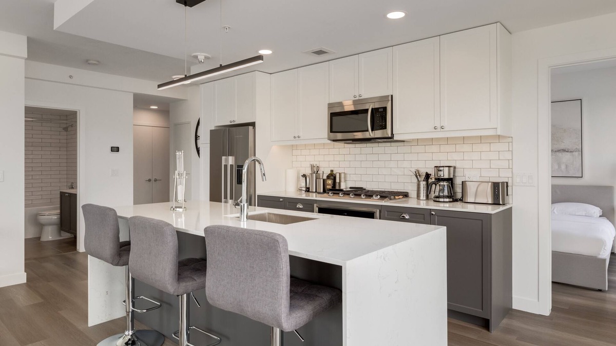 Sunnyside Condo | *Divine*City View Suite in Kensington *2Bed+2Bath