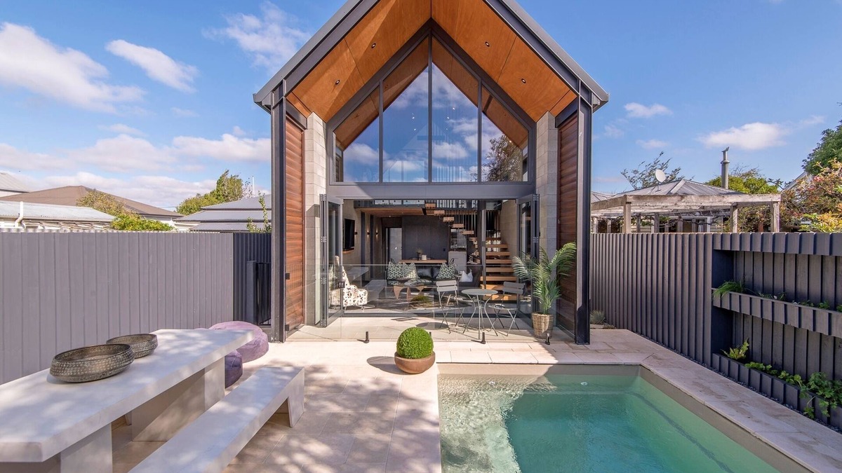 Saint Albans House | Divine on Derby - Christchurch Holiday Home