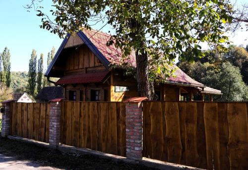 Sunja Ski Chalet | Divlja Orhideja