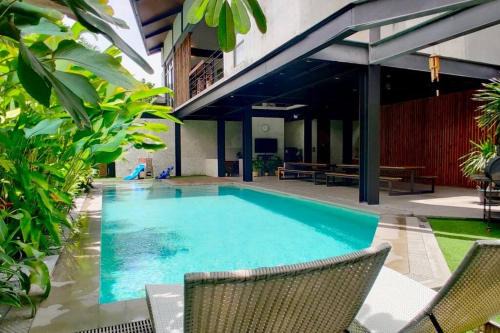 Pansol Villa | Diwata Villa - Casa Tropica Modern Villa