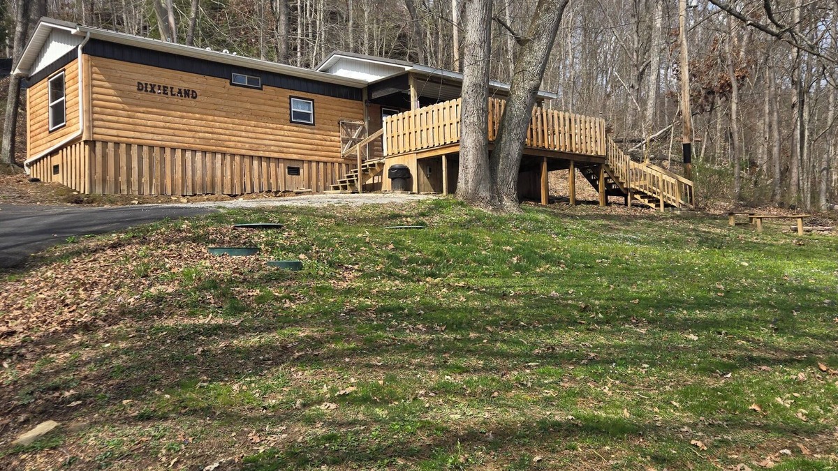 South Bloomingville Cottage | Dixieland Cottage, Hocking Hills