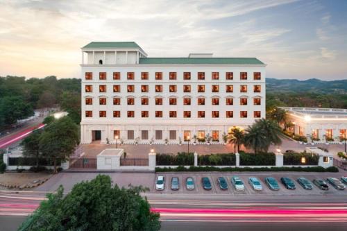 DLF Phase 3 Hotel | DLF Club 3